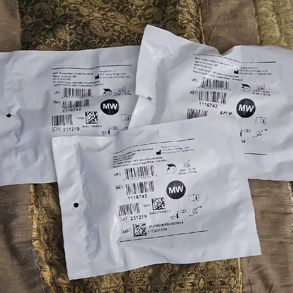 Lot Of 3- Respironics DreamWear Under Nose Nasal Cushion-MEDIUM WIDE.NEW!